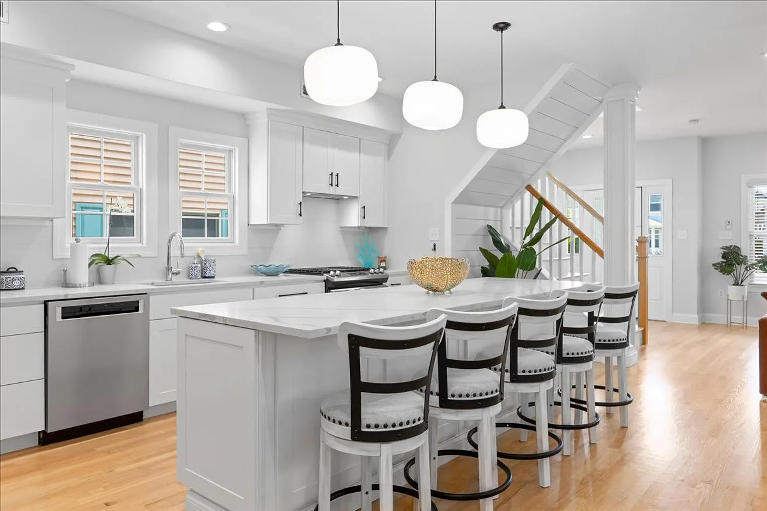 5 bed, 3.0 bath, 3498 sqft, $16,227 — Photo 2