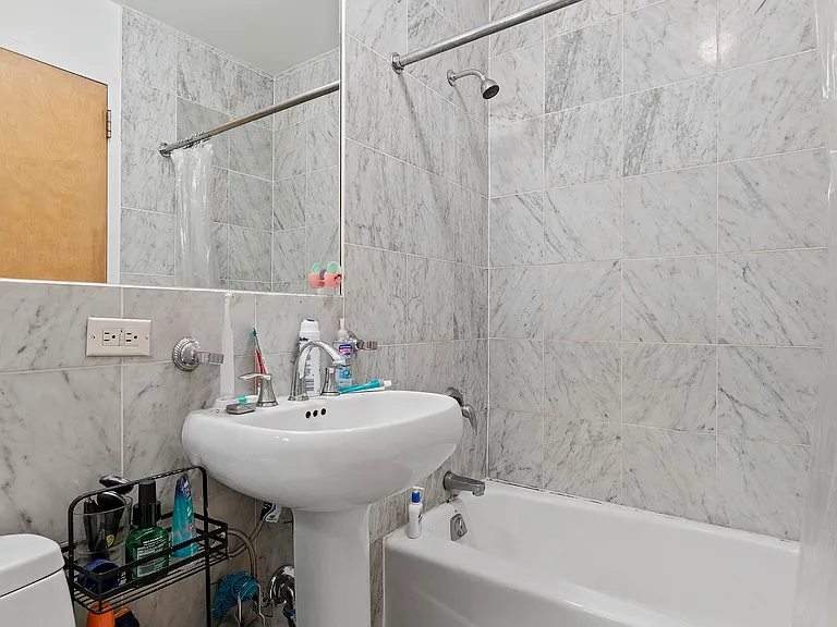 193 E 4th St #2R — Photo 7
