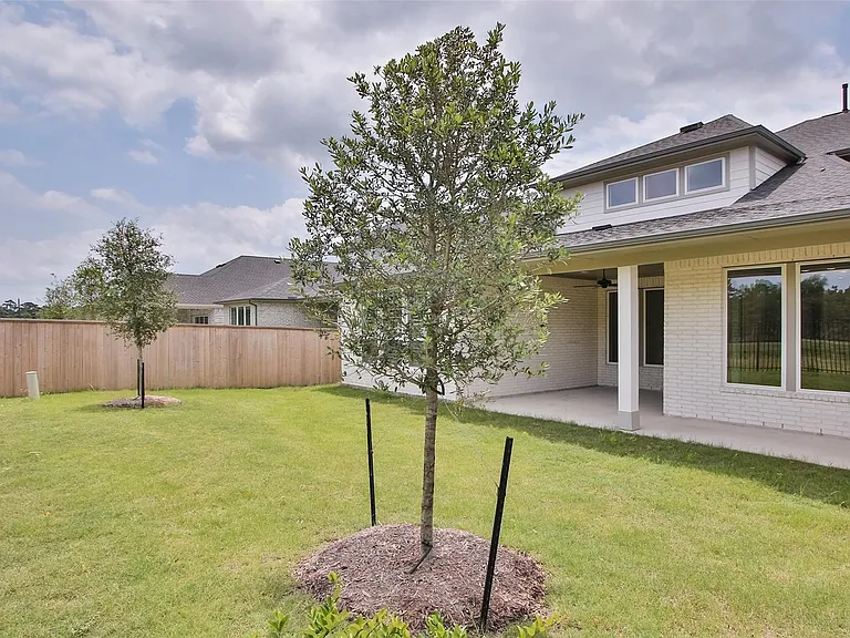 8018 Hingham Ln — Photo 38