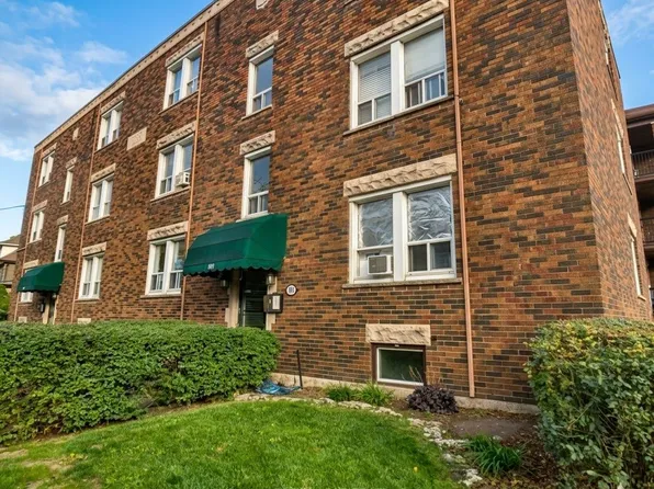 101 Connaught Ave S #4, Hamilton, ON L8M 3C4