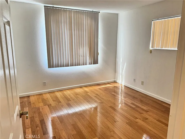 18319 Hart St #3 — Photo 12
