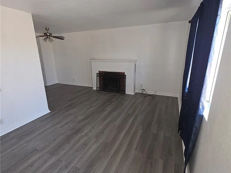 512 1/2 E St — Photo 3