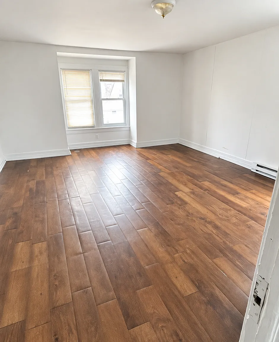 4 bed, $1,400 — Photo 4