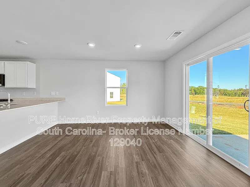 3 bed, 2.5 bath, 1402 sqft, $1,715 — Photo 3