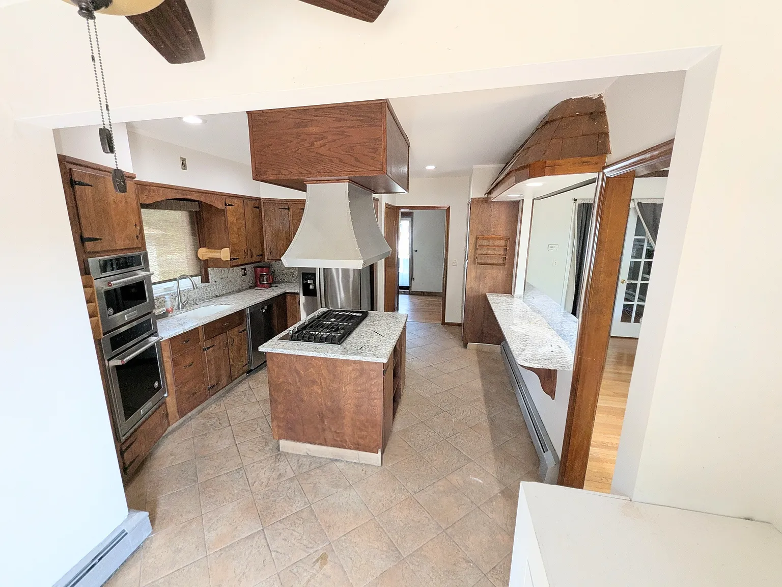4 bed, 1.5 bath, 3000 sqft, $4,000 — Photo 4
