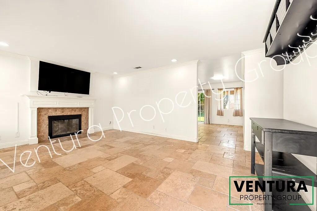 4 bed, 2.0 bath, 1232 sqft, $3,400 — Photo 4