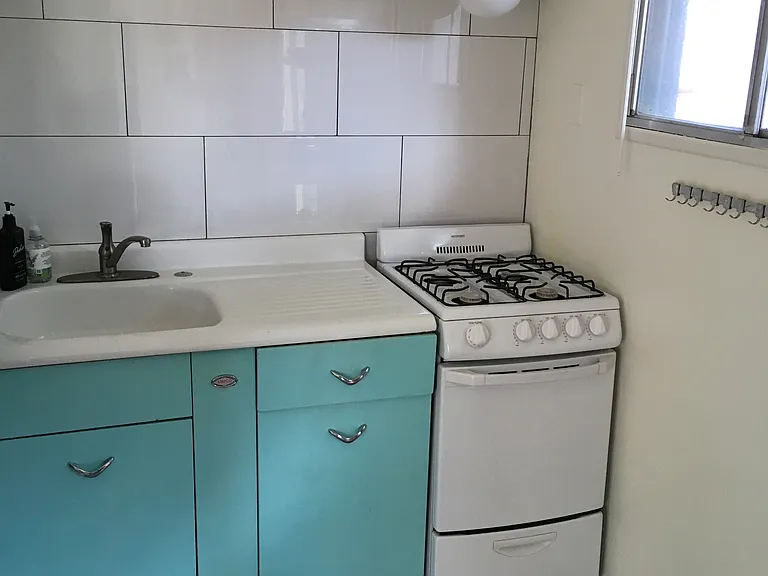 1724 N Whittier Dr — Photo 9