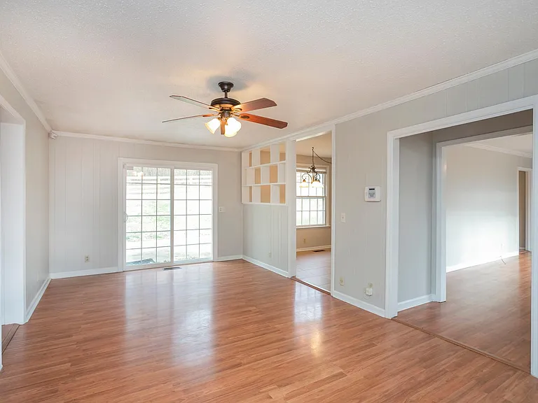 610 Ashley Ct — Photo 41