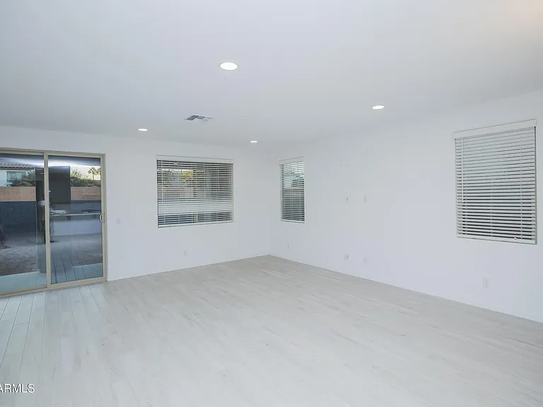 3512 N 103rd Dr — Photo 3