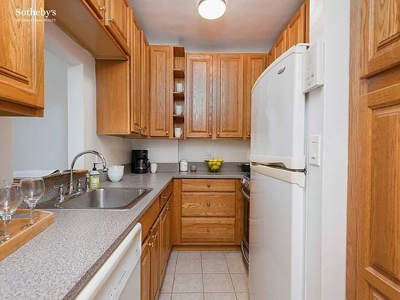 4th image of 40 E 9th St APT 12L