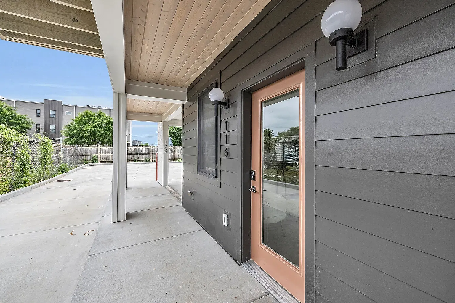 2 bed, 1225 sqft, $1,895 — Photo 3