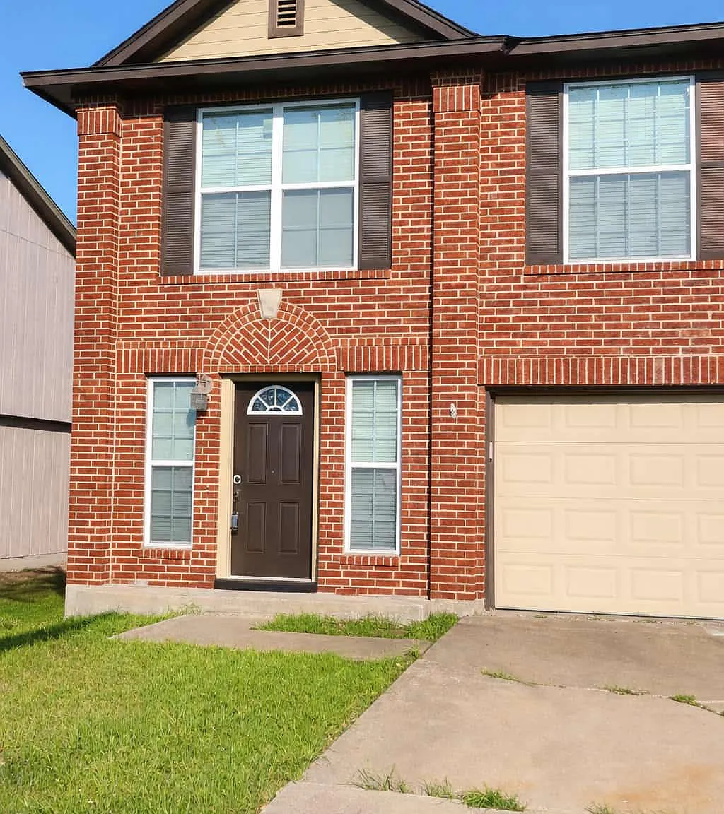 4 bed, 2.5 bath, 1890 sqft, $2,350 — Photo 2