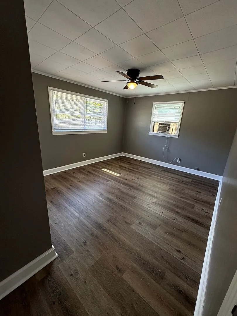303 E Francis Street — Photo 4