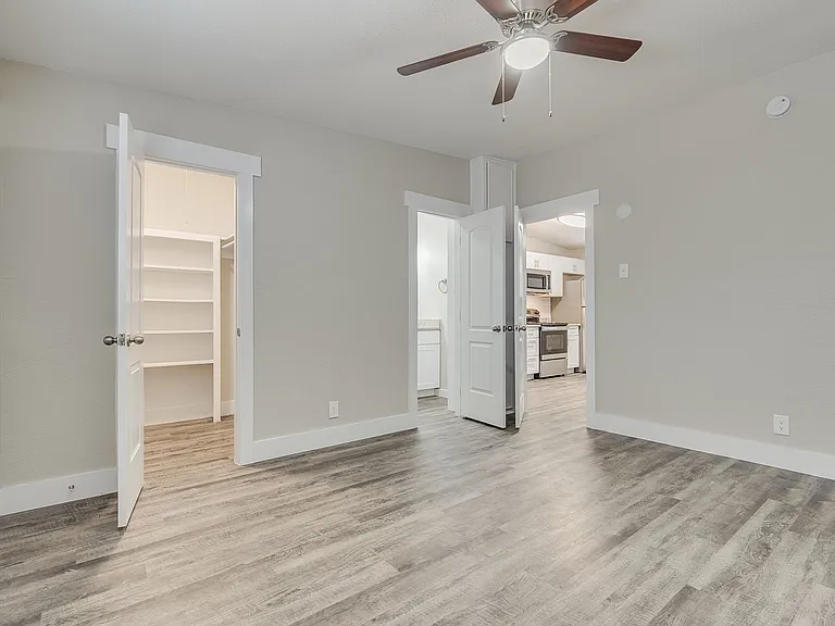 Oak Street Flats: Ranch Style Fully Remodeled Come Check Us Out — Photo 27