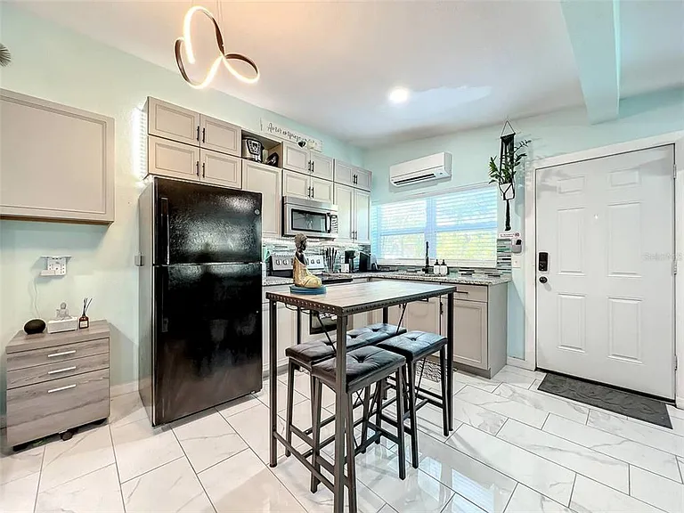1245 Catalpa Dr #4 — Photo 25