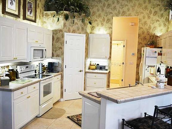 3rd image of 1811 Whispering Pines Cir