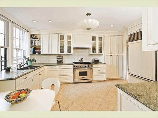 4th image of 164 E 72nd St APT 8A