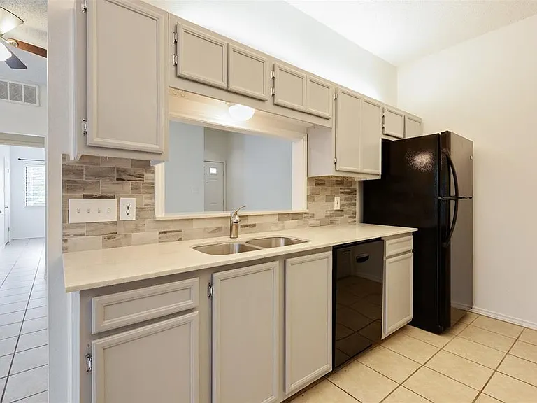 9100 Mountain Ridge Dr #105 — Photo 10