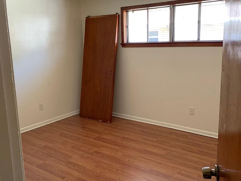 1136 Homestead Ave — Photo 6