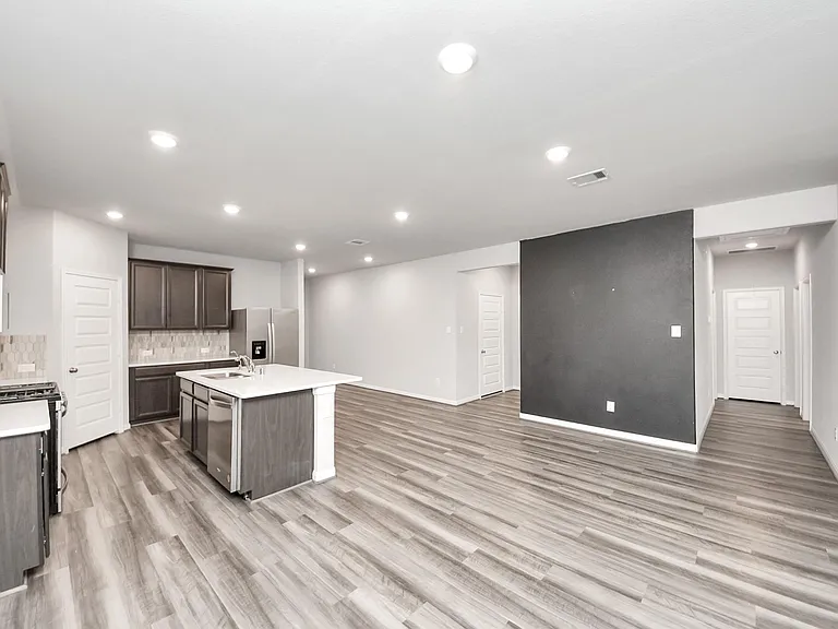 518 Ellwood Terrace Ln — Photo 14