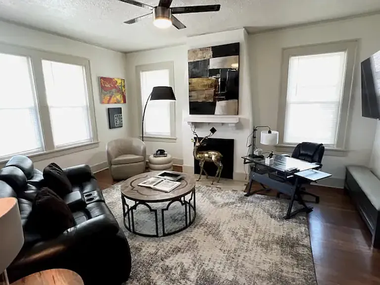 1011 W 6th St #5 — Photo 5