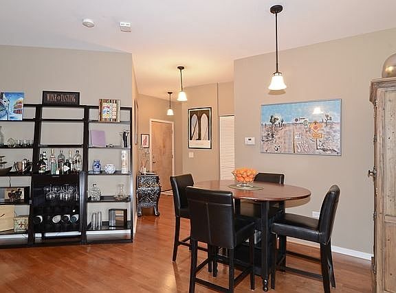 5th image of 2143 W Wellington Ave Unit 206