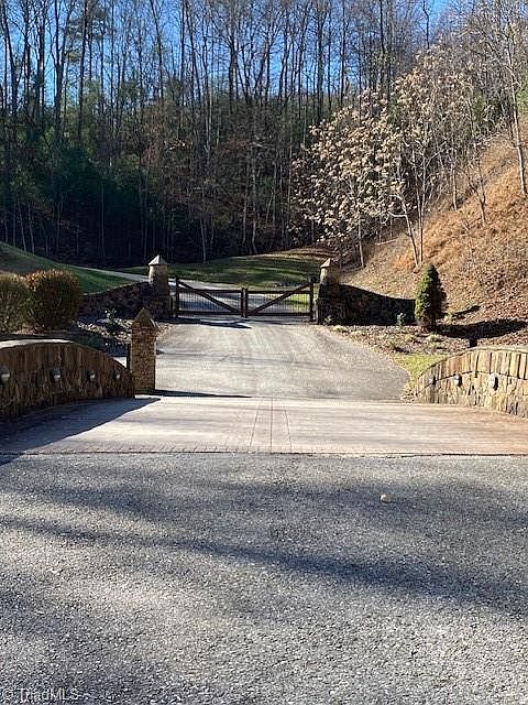 1st image of 222 Lakeside Dr