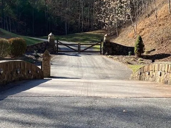 222 Lakeside Dr, Mc Grady, NC 28649