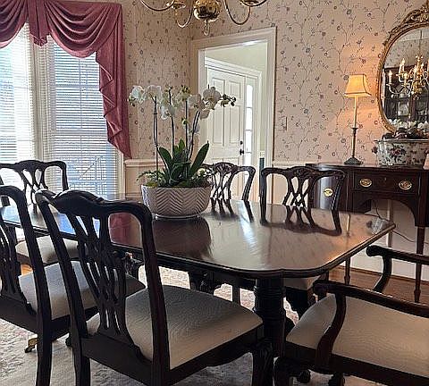 Formal Dining w/ Bay Window