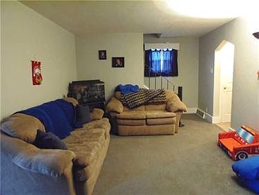 3rd image of 537 Clyde St