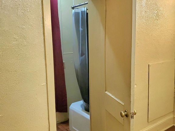 As you head toward your right, you find a bathroom with its necessary utilities.