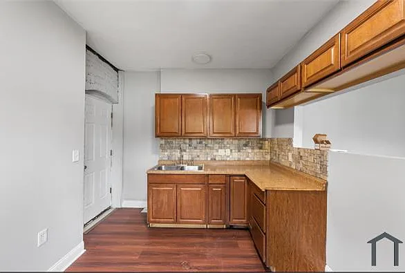 2217 E 71st St #3 — Photo 4