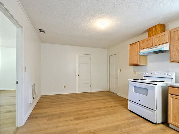 5th image of 2307 Evergreen Dr