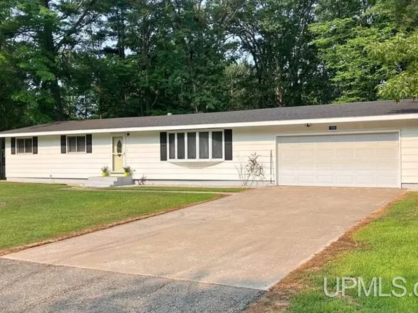 5723 Birch O1 St, Gladstone, MI 49837