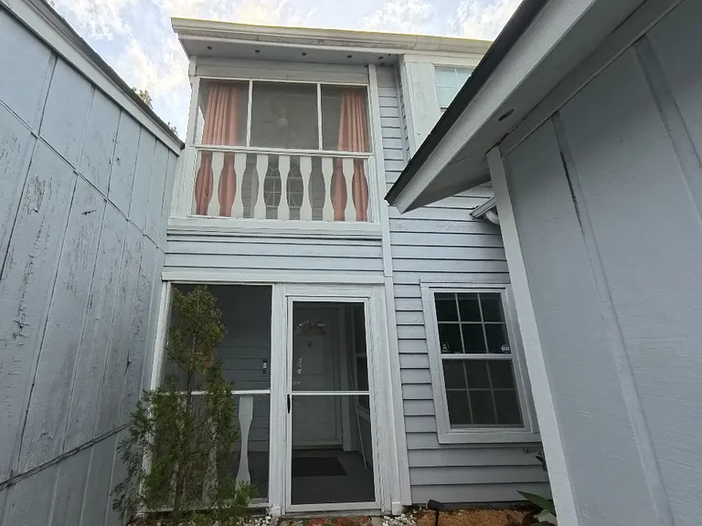 3054 Cobblewood Ln W — Photo 2