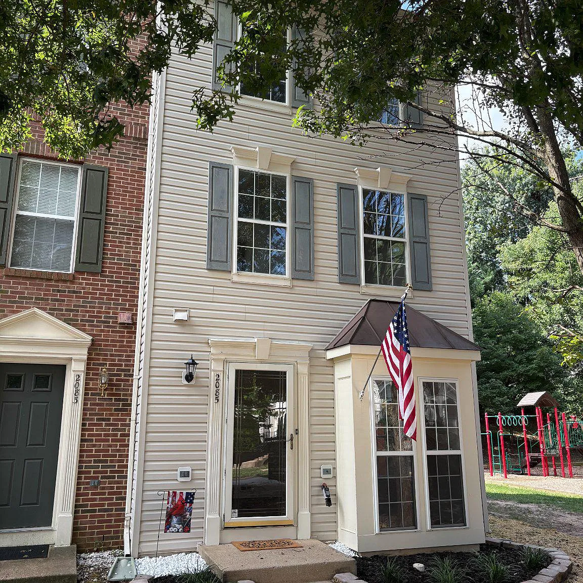 3 bed, 2.5 bath, 1680 sqft, $2,600 — Photo 2