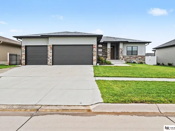 7641 Kallum Dr, Lincoln, NE 68516