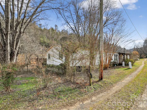 15 Wright Rd, Whittier, NC 28789