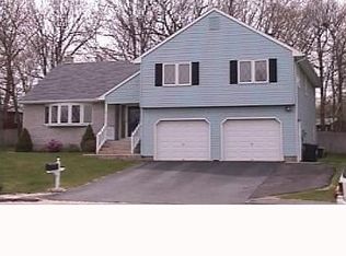 17 Katina Dr, Waterbury, CT 06708