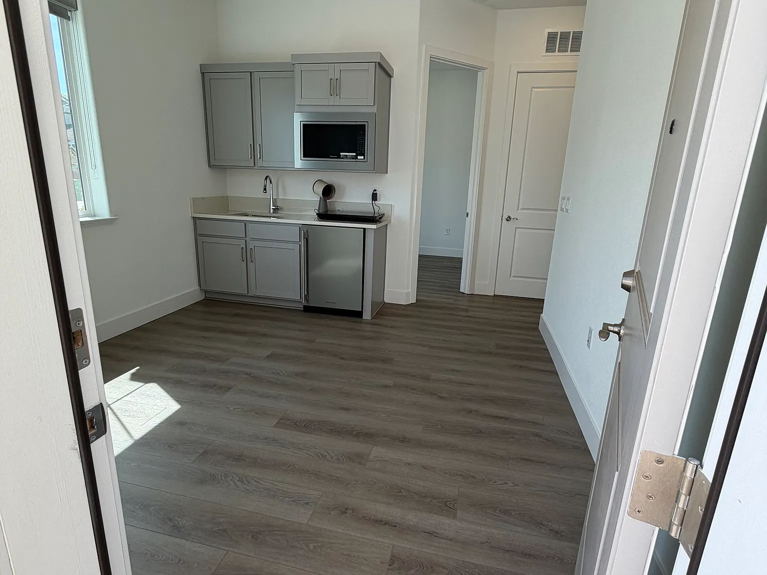 1 bed, 500 sqft, $1,500 — Photo 4