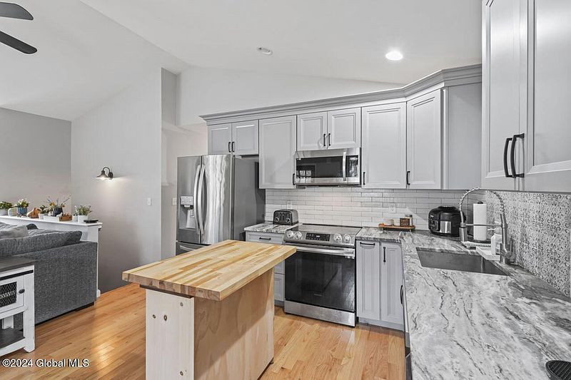 5th image of 39 Western Avenue