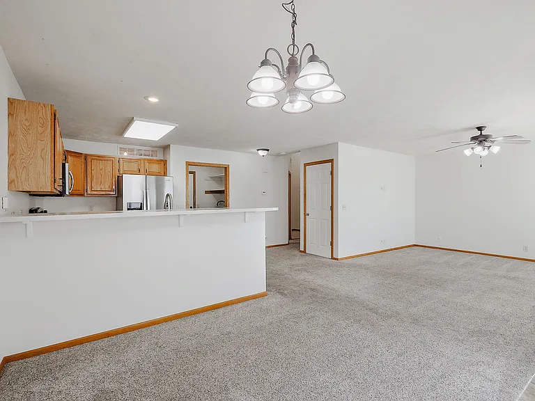 8815 Venice Ln — Photo 4