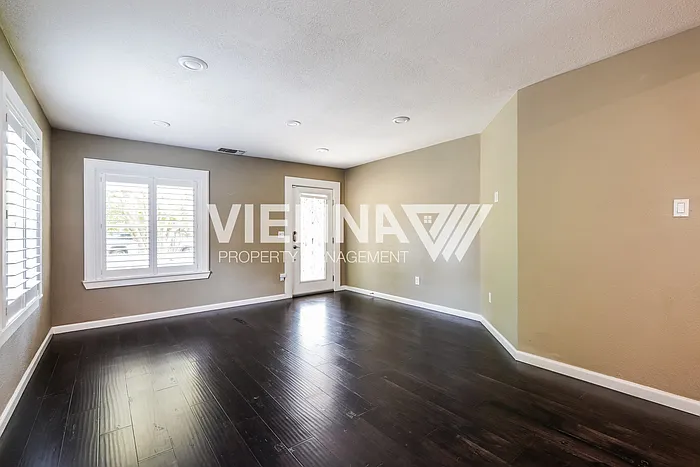 5435 Kenneth Ave — Photo 2