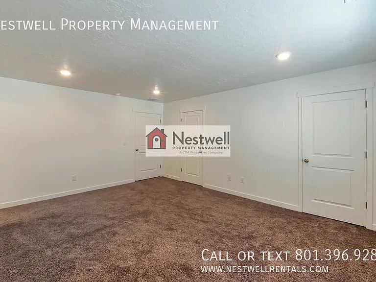 533 N Helmsman Ln — Photo 9