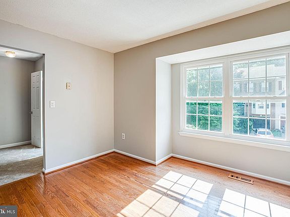 3rd image of 413 Waters Cove Ct