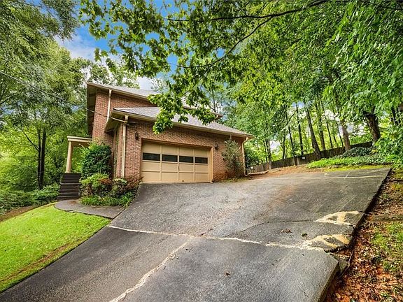 5th image of 2233 Guinevere Way