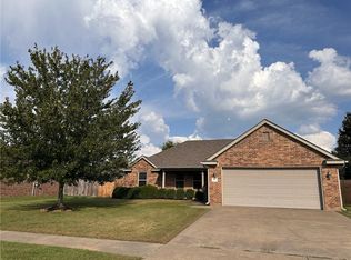 404 N Cold Harbor Ave, Fayetteville, AR 72704