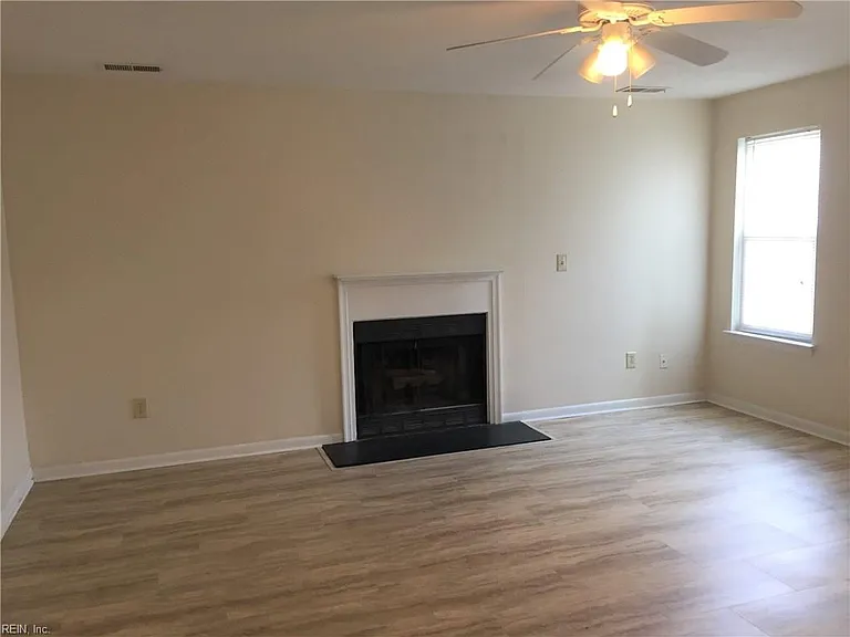 1822 Chantilly Ct — Photo 6