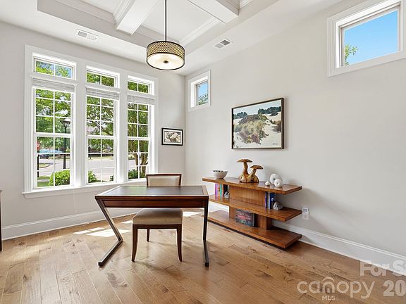 4th image of 7803 Waverly Walk Ave