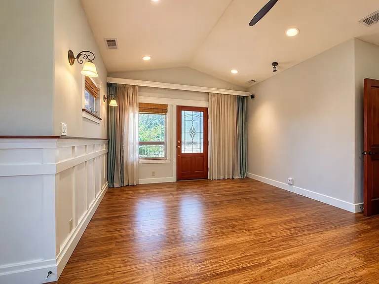126 Center St — Photo 15